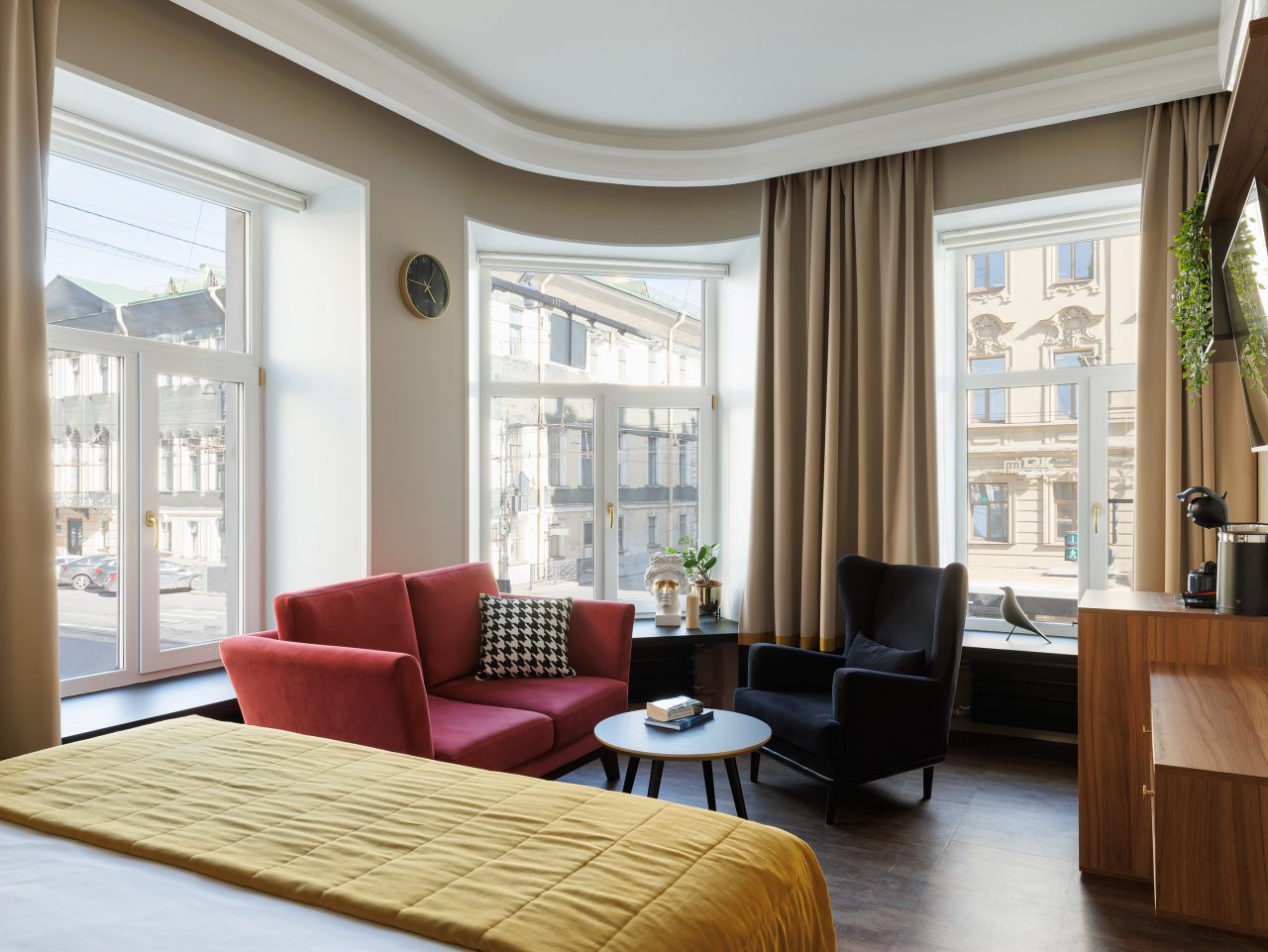 Kaleidoscope Gold · Junior room with a city view. Photo source: 101Hotels